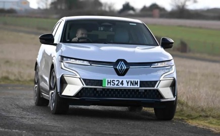 Νέα εποχή για τα SUV της Renault: Υβριδικά με έξυπνη επέκταση αυτονομίας