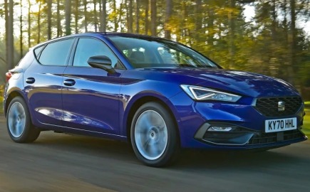Η SEAT επιστρέφει δυναμικά: Νέο Leon και υβριδικά Ibiza και Arona