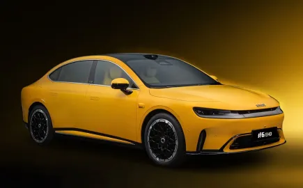 Το Smart #6 φέρνει νέο συνδυασμό υβριδικών συστημάτων κίνησης