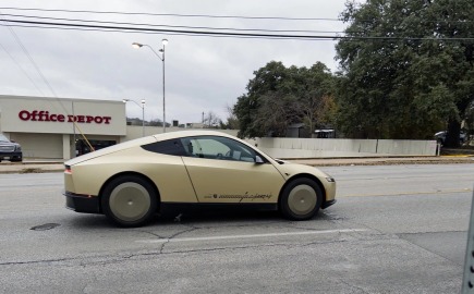 Cybercab: Η Tesla πιάστηκε επ’ αυτοφώρω