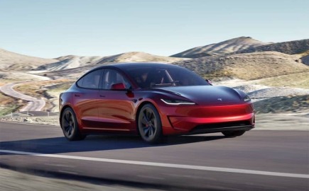 Έρχεται Tesla Model 3 Plaid με 1.020 ίππους
