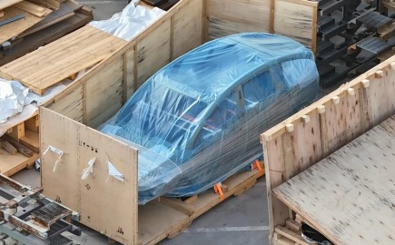 Ετοιμάζει κρυφά η Tesla ένα μυστηριώδες οικογενειακό SUV;