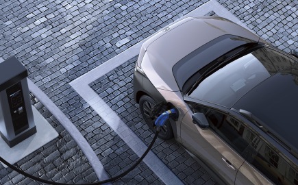 Ηλεκτροκίνηση χωρίς ρίσκο; Η Toyota δείχνει τον δρόμο