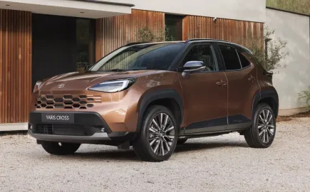 Το νέο Toyota Yaris Cross έγινε καλύτερο, χωρίς να αλλάξει τη συνταγή