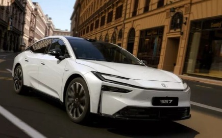 Κίνηση ματ της Toyota με το bZ7: Μεγαλύτερο από Model S, φθηνότερο από Model 3