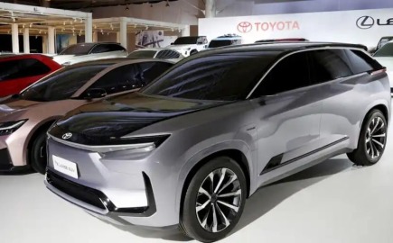 Toyota: Το ηλεκτρικό Highlander με 3 σειρές καθισμάτων έρχεται