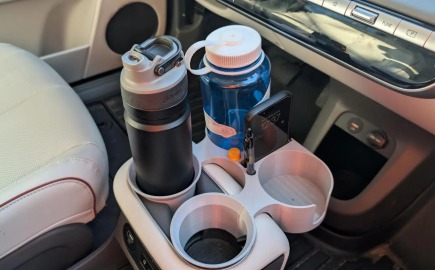 Ένα χυμένο μπουκάλι νερού στο ηλεκτρικό του αυτοκίνητο, του κόστισε πάνω από €10.000