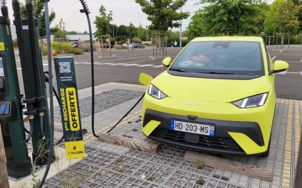 BYD και Geely στη μάχη της πρίζας: Κάτω από 5 λεπτά η μία, κάτω από 4′ η άλλη