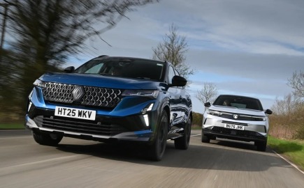 Renault Austral vs Opel Grandland: Ποιο υβριδικό SUV προσφέρει περισσότερα;