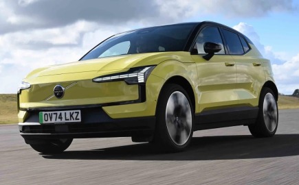 Volvo EX30: Το μικρό ηλεκτρικό SUV που παίζει στα μεγάλα σαλόνια