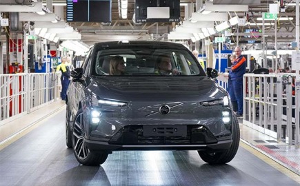 Volvo EX60: Ξεκινά στη Σουηδία η παραγωγή του