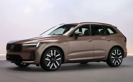 Νέο Volvo XC60 PHEV: Έως 200 χλμ. χωρίς να κάψει σταγόνα βενζίνης