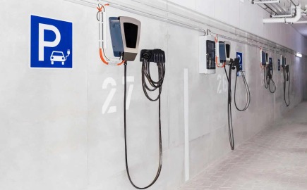 Πώς μπορεί να βελτιωθεί η φόρτιση ηλεκτρικών αυτοκινήτων σε πολυκατοικίες;