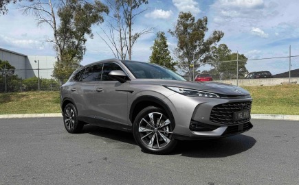 MG HS Hybrid+ 2026: Το SUV που καίει σαν μοτοποδήλατο και οδηγεί σαν Premium!