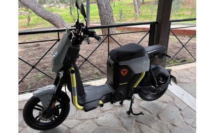 Yadea GFX Lite: Το ηλεκτρικό scooter που κάνει την πόλη παιχνίδι