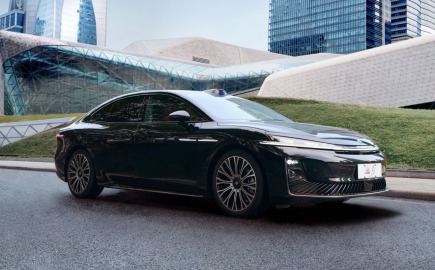 GAC Hyptec A800: Το Sedan με τον μακρύτερο φωτισμό και αυτόνομη οδήγηση L3