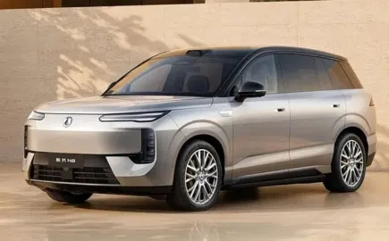 Η BYD «τρελαίνει» την αγορά: SUV κάνει 1.003 Km και αποδίδει 1.210 ίππους