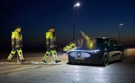 ADAC: Τα ανακλαστικά ρούχα μπερδεύουν τα συστήματα αυτόματου φρεναρίσματος