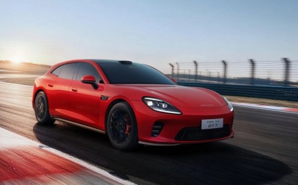 Κλώνος της Porsche Panamera από την Huawei