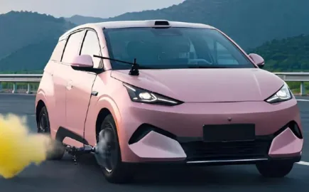 BYD Dolphin Surf: Δείτε τι έγινε στη δοκιμή σκασίματος ελαστικού με ταχύτητα 140 χλμ./ώρα [video]