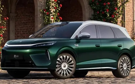 BYD Tang: Νέα γενιά με 850 χλμ. αυτονομίας και φόρτιση σε 5 λεπτά