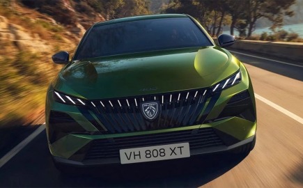 Peugeot 408: Ένα fastback που «κλείνει το μάτι» στο ηλεκτρικό μέλλον