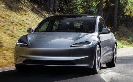 Η Tesla «σπάει» τα χρονόμετρα και ανεβάζει αυτονομία!