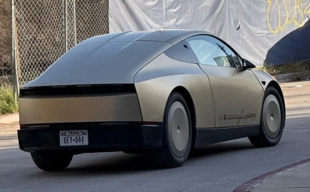 Tesla Cybercab 2026: Όλες οι νέες λεπτομέρειες για το επαναστατικό ρομποτικό ταξί