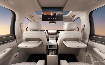 Πρώτες εικόνες από το εσωτερικό του BYD Great Tang