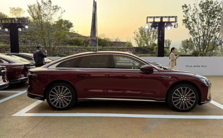 Αυτό το αυτοκίνητο έχει αυτονομία πάνω από 2.500 χλμ!