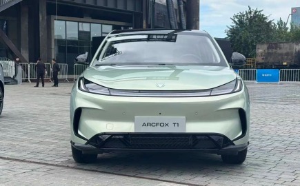 Arcfox T1: Το νέο ηλεκτρικό hatchback που απειλεί BYD και Geely με τιμή €7.400 στη Κίνα