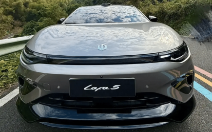 Η Leapmotor παρουσιάζει το B10 Ultra