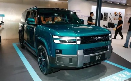 Το Ti7 EV της BYD κυκλοφόρησε στην έκδοση Flash Charging με αυτονομία 755 Km