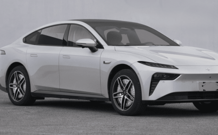 Το Dongfeng eπ 007 είναι το πρώτο ηλεκτρικό με 4 κινητήρες στους τροχούς.