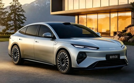 BYD Seal 08: Το κινεζικό «όπλο» των 694 PS φορτίζει 400 χλμ. σε μόλις 5 λεπτά