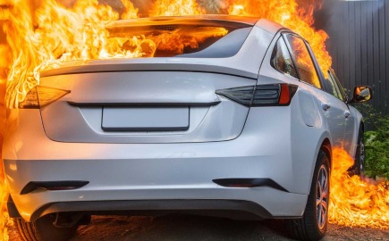 Μύθοι και αλήθειες για τις πυρκαγιές στα EVs