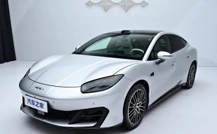 Η BYD τα βάζει με όλους: 783 χλμ. και φόρτιση σε 9 λεπτά με €24.660 στη Κίνα