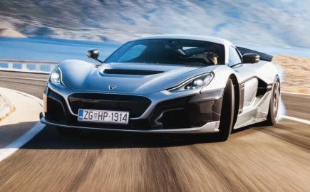 Τα 10 καλύτερα ηλεκτρικά σπορ αυτοκίνητα του 2025