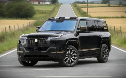 Το πολυτελές νέο τετραθέσιο SUV της BYD των 1.200 PS, φορτίζει σε 5′