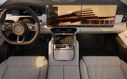 Πρώτες εικόνες από το εσωτερικό του Zeekr 8X των 1.400 PS