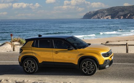 Το Jeep Avenger e-Hybrid με όφελος έως €2.500 και 8ετή εργοστασιακή εγγύηση