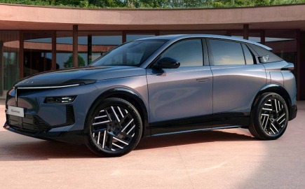 Η Lancia βάζει στη πρίζα τη Gamma με 1.000 χλμ. αυτονομία και 375 ίππους