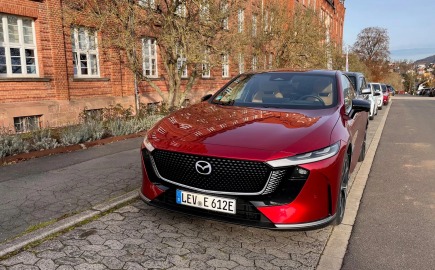 Mazda 6e: Το κομψό ηλεκτρικό sedan που εντυπωσιάζει, αλλά…