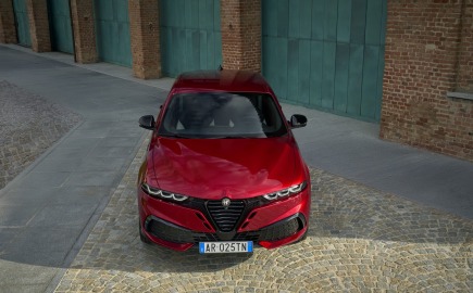 Διαθέσιμη η νέα Alfa Romeo Tonale Ibrida, πιο δυναμική και προσιτή από ποτέ – Τιμή