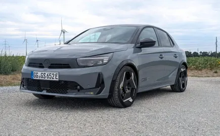 Το πιο γρήγορο Opel παραγωγής είναι ηλεκτρικό και μοιράζει χαμόγελα