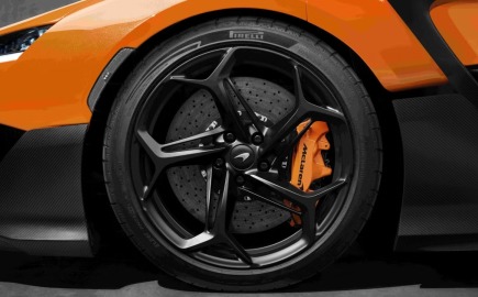 Η McLaren «δίνει φωνή» στην πρόσφυση – Η πατέντα που κάνει τα ηλεκτρικά supercars να… μιλάνε στον οδηγό