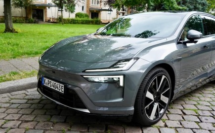 Polestar 4: Ένα crossover που διχάζει με την τεχνολογία του