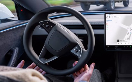 Η Tesla φέρνει την πλήρως αυτόνομη οδήγηση στην Ευρώπη