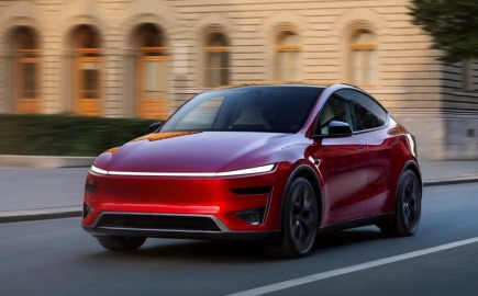 Η Tesla αντέχει στην Κίνα, αλλά με σοβαρές προκλήσεις