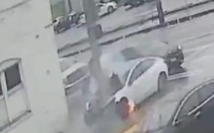 Σοκ με Tesla: Γυναίκα παγιδεύτηκε και κάηκε ζωντανή επειδή δεν άνοιγαν οι πόρτες!